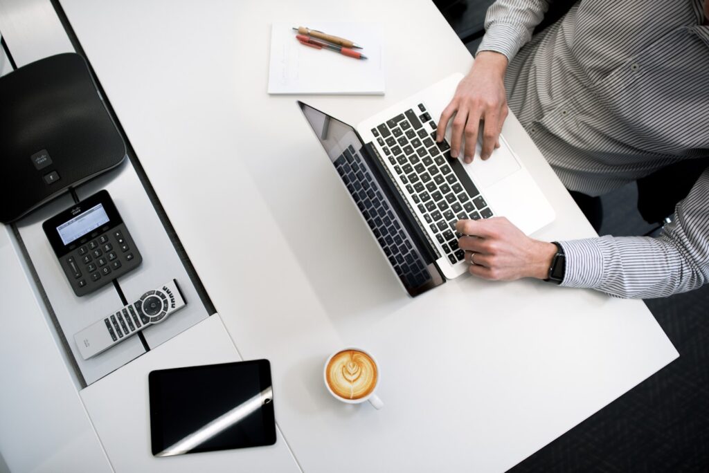 Аналог Битрикс24: сервисы для общения и командной работы